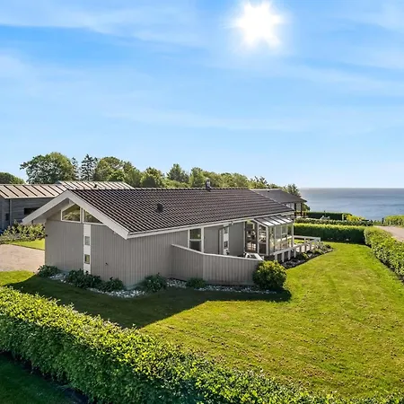 Lien - 100m From The Sea By Interhome *